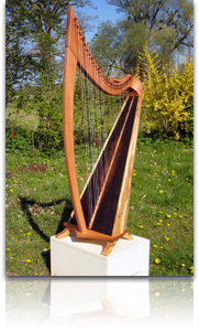 Harfe aus Birnenholz
